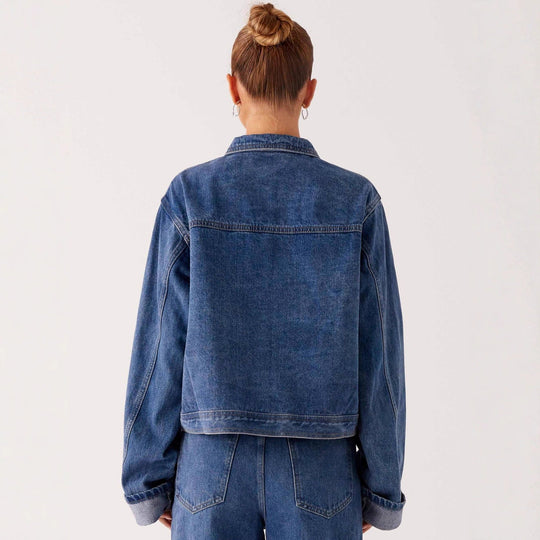 Damen trendige Denimjacke im lässigen Schnitt mit aufgesetzten Taschen und Knopfdetails - Vittorelli