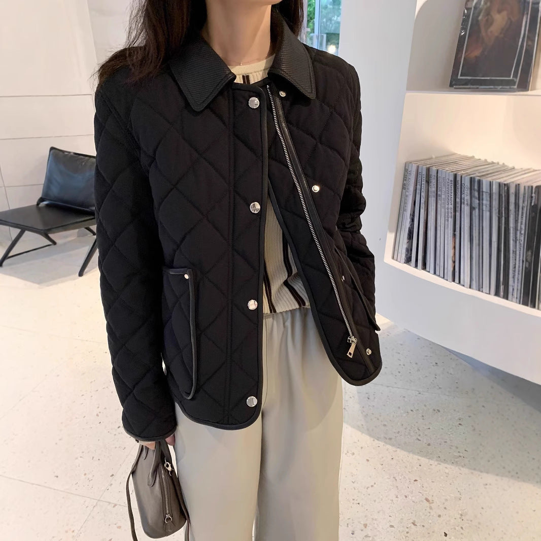 Damen Leichte gesteppte Kurzjacke mit Rautensteppung, kontrastiertem Kragen und Doppelverschluss Nord Taschen