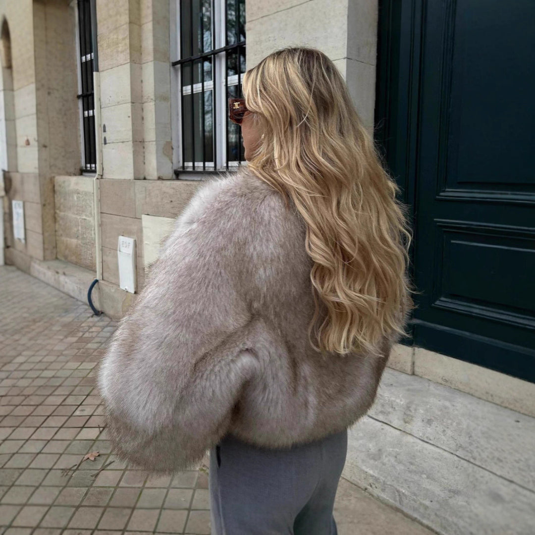 Damen Kurzjacke aus luxuriösem Hochflor‑Faux‑Fur mit kastiger Silhouette und voluminösen Ärmeln Nord Taschen