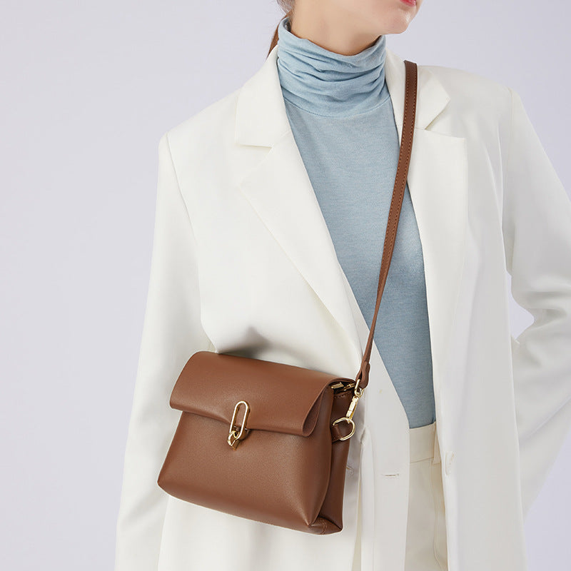 Damen Handtasche mit abnehmbarem Schulterriemen und eleganten Details Nord Taschen
