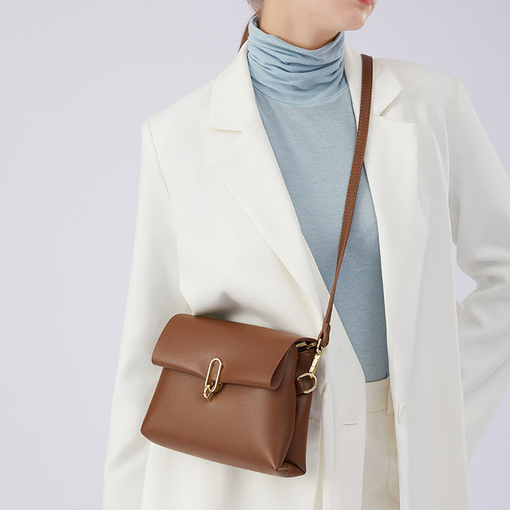 Damen Handtasche mit abnehmbarem Schulterriemen und eleganten Details Nord Taschen