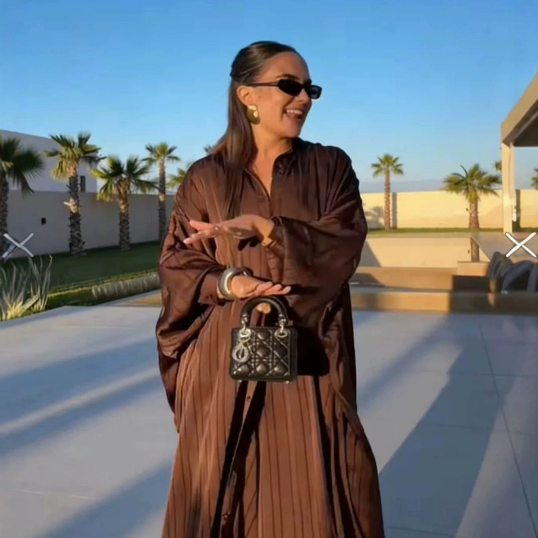 Damen Maxikleid im Plissee-Kaftanstil mit Oversize-Ärmeln und Knopfleiste Nord Taschen
