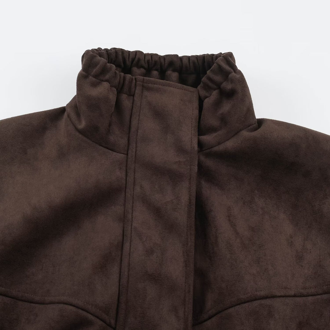 Damen Kurze Velours‑Optik Jacke mit Tunnelzug‑Taillierung, hohem Stehkragen und verstellbaren Manschetten Nord Taschen