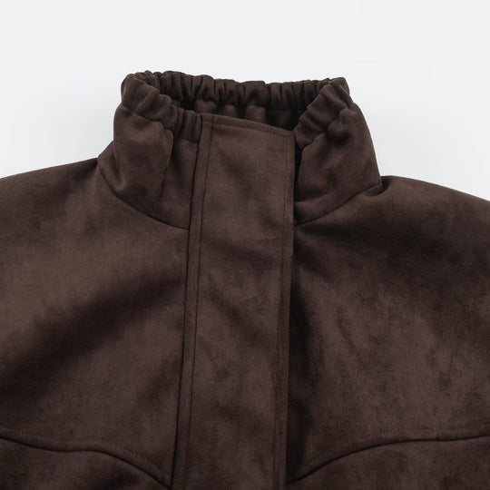 Damen Kurze Velours‑Optik Jacke mit Tunnelzug‑Taillierung, hohem Stehkragen und verstellbaren Manschetten Nord Taschen