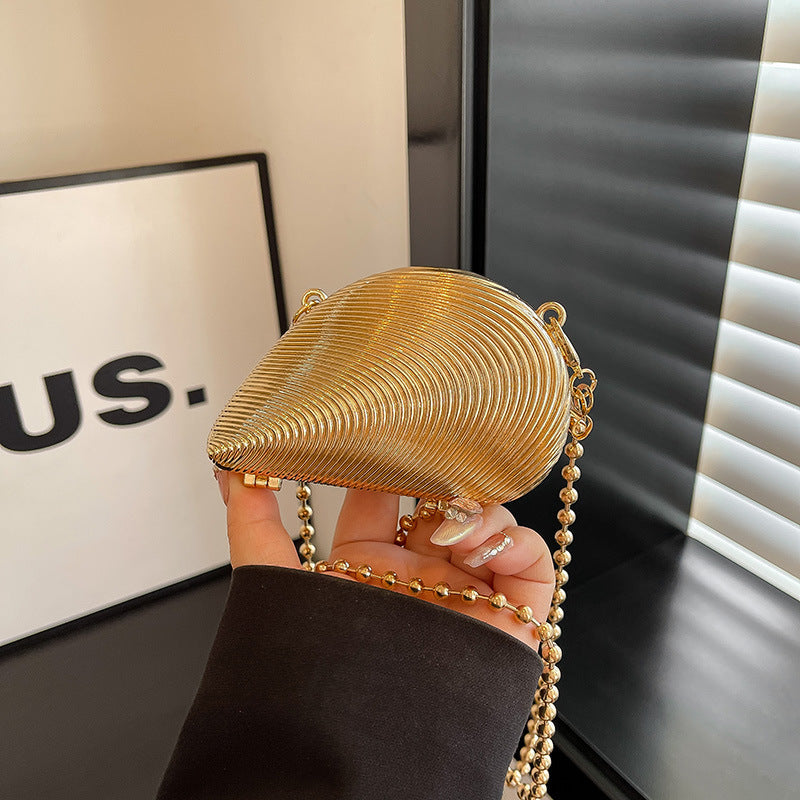 Damen Clutch im eleganten Muschel-Design Nord Taschen