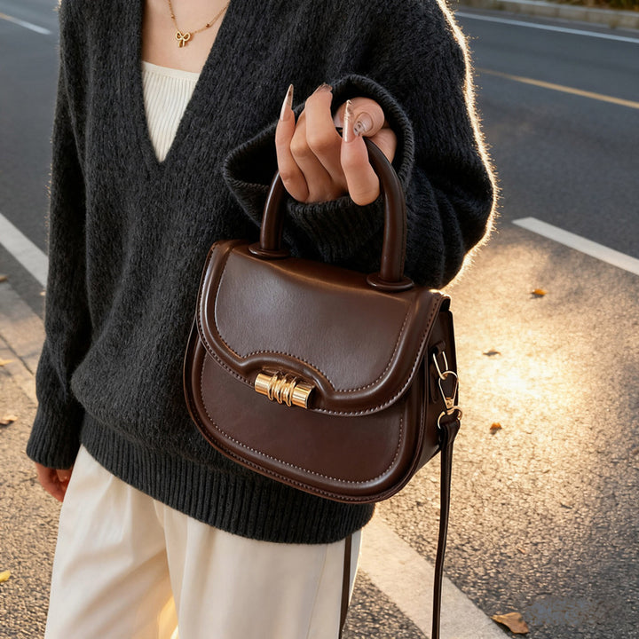 Damen Mini-Umhängetasche aus hochwertigem Kunstleder mit elegantem Klappenverschluss Nord Taschen