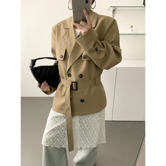 Damen Kurztrenchjacke mit taillierendem Bindegürtel und voluminösen Ballonärmeln Nord Taschen