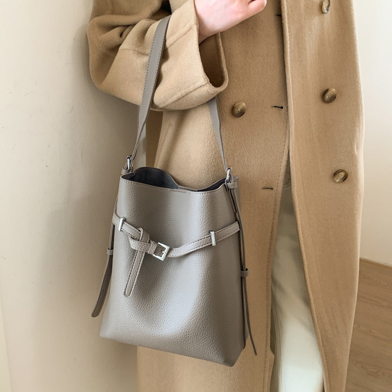 Damen Beuteltasche mit praktischem Innenorganizer Nord Taschen