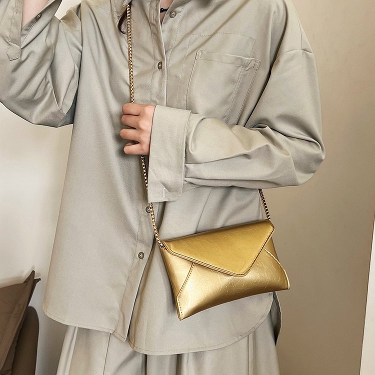 Damen Umhängetasche aus hochwertigem Kunstleder mit elegantem Kettenriemen Nord Taschen