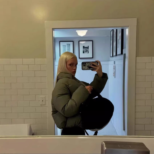 Damen Kurze boxy Funktionsjacke mit Kapuze, wattierter Isolierung und diagonalen Reißverschlusstaschen Nord Taschen