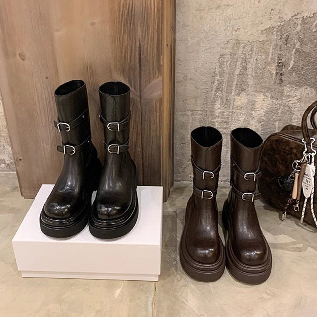 Damen kniehohe Plateau‑Bikerstiefel mit markanter Lug‑Sohle und drei Ziergürteln Nord Taschen