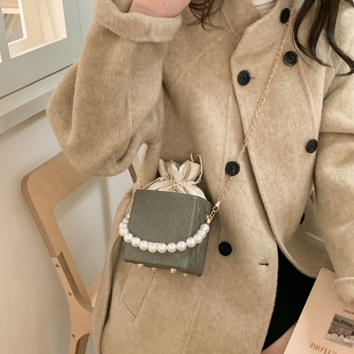 Damen stilvolle Mini-Handtasche mit Kordelzug und Perlenakzent Nord Taschen