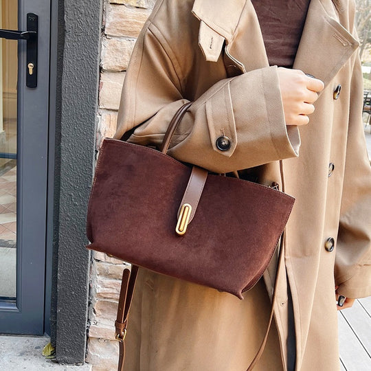 Damen modische Handtasche aus feinem Wildleder mit eleganten Akzenten Nord Taschen