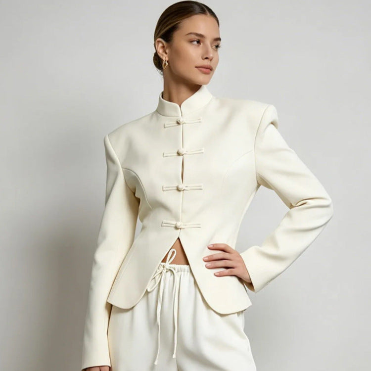 Damen Sculpted‑Blazer mit Stehkragen, dekorativen Knotenverschlüssen und taillierter Silhouette Nord Taschen