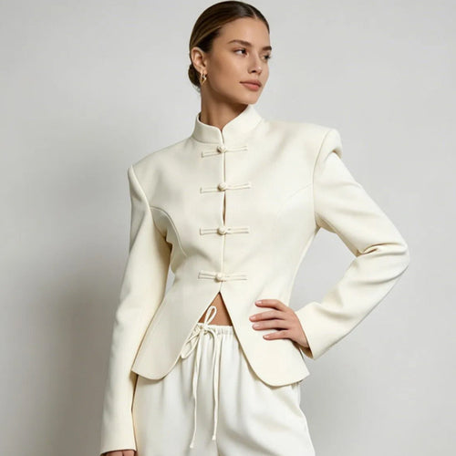 Damen Sculpted‑Blazer mit Stehkragen, dekorativen Knotenverschlüssen und taillierter Silhouette Nord Taschen