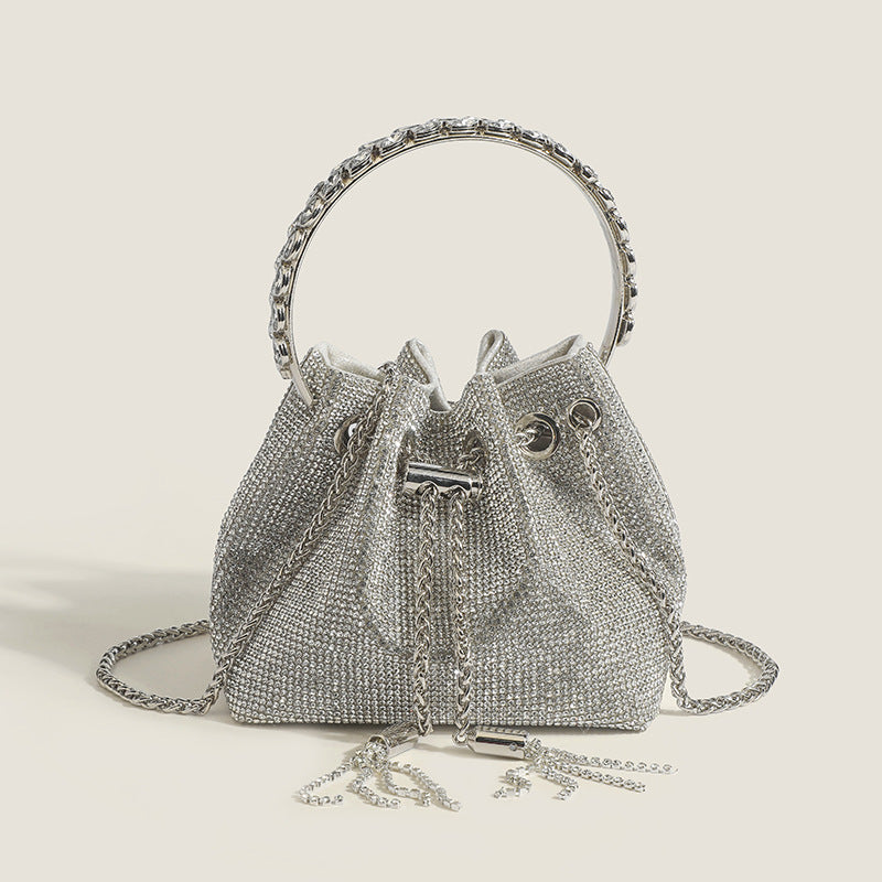 Damen Beuteltasche mit funkelndem Design und hochwertigem Kettenhenkel Nord Taschen
