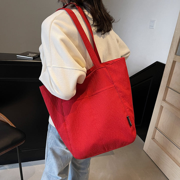 Damen Tragetasche mit strukturiertem Design und vielseitigen Einsatzmöglichkeiten Nord Taschen