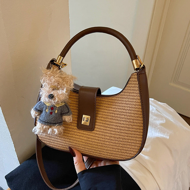Damen Handtasche mit raffiniertem geflochtenem Design und verspieltem Anhänger Nord Taschen