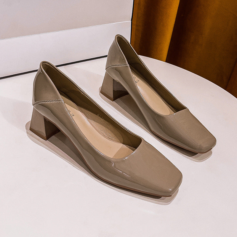 Damen Elegante Blockabsatz-Pumps mit quadratischer Zehenpartie und hochglänzender Oberfläche Nord Taschen