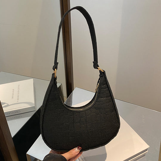 Damen Umhängetasche mit strukturiertem Lederlook und goldenen Akzenten Nord Taschen