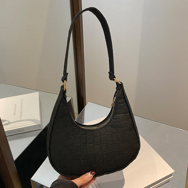 Damen Umhängetasche mit strukturiertem Lederlook und goldenen Akzenten Nord Taschen