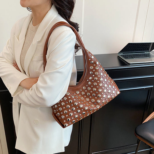 Damen Hobo-Tasche aus hochwertigem Kunstleder mit funkelnden Metallnieten Nord Taschen