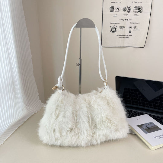 Damen Umhängetasche aus hochwertigem Kunstfell mit elegantem Detail Nord Taschen