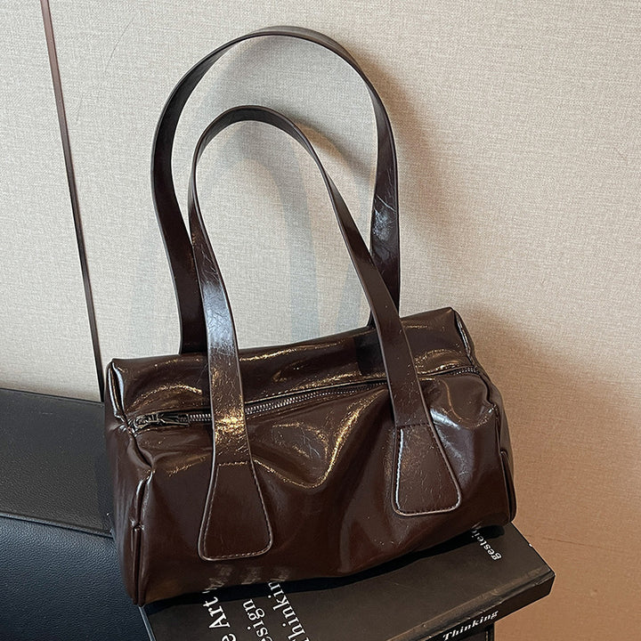 Damen Handtasche mit eleganter glänzender Oberfläche und praktischen Fächern Nord Taschen