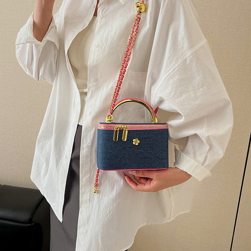 Damen Designer Handtasche mit exklusiven Kettenakzenten Nord Taschen