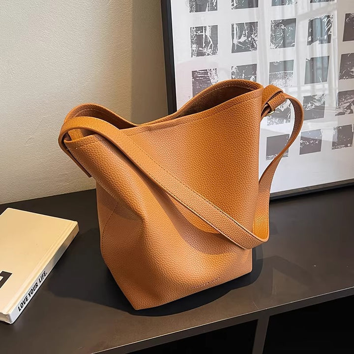 Damen Hobo-Tasche mit abnehmbarem Innenbeutel und stilvollem Design Nord Taschen