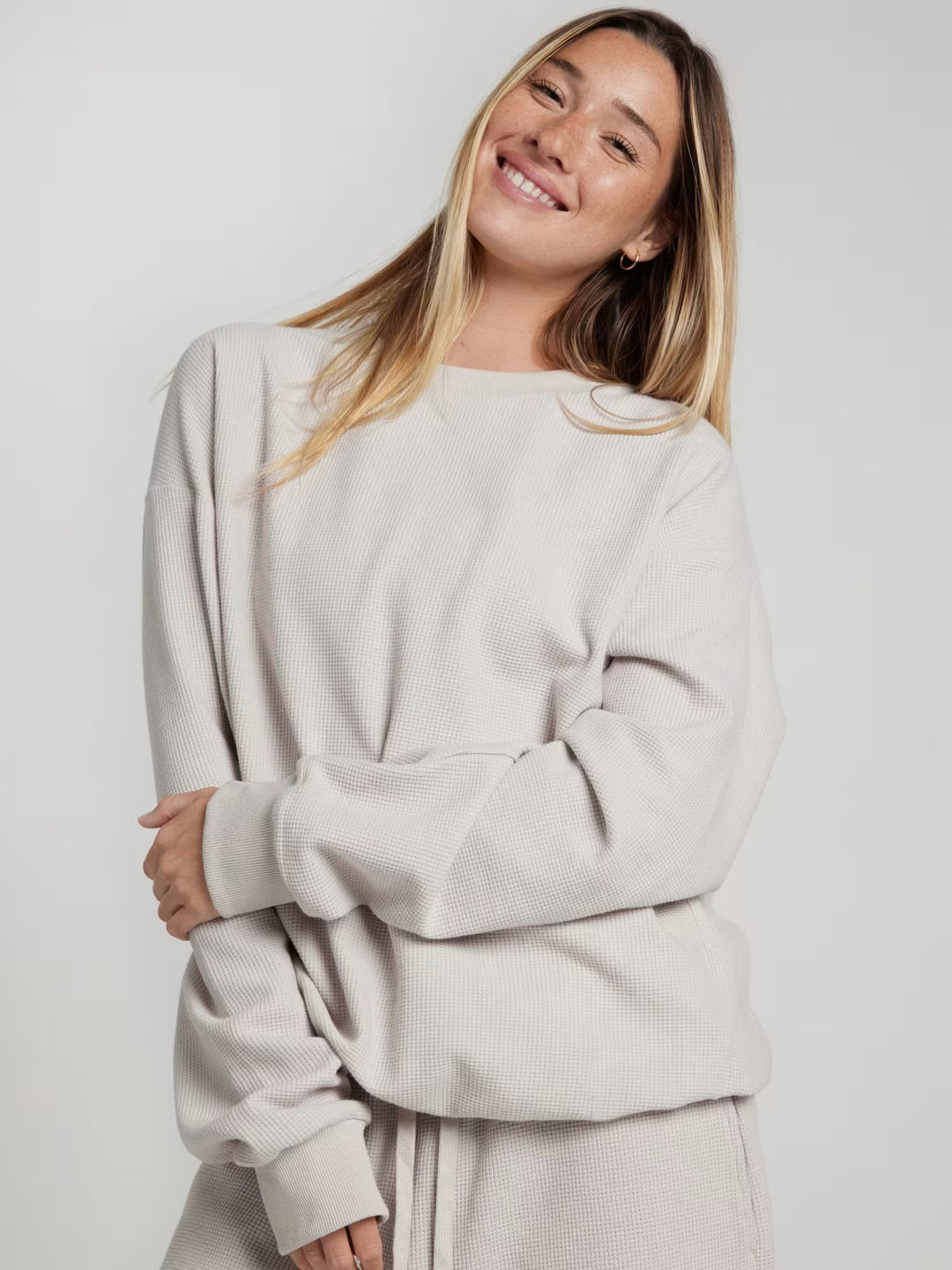 Damen geräumiges Waffelstrick-Loungewear-Set mit Rundhalsausschnitt und Tunnelzughose Nord Taschen