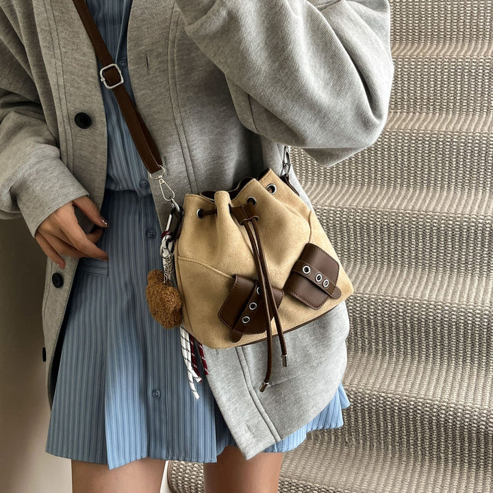 Damen Beuteltasche aus hochwertigem Veloursleder mit verstellbarem Schulterriemen Nord Taschen