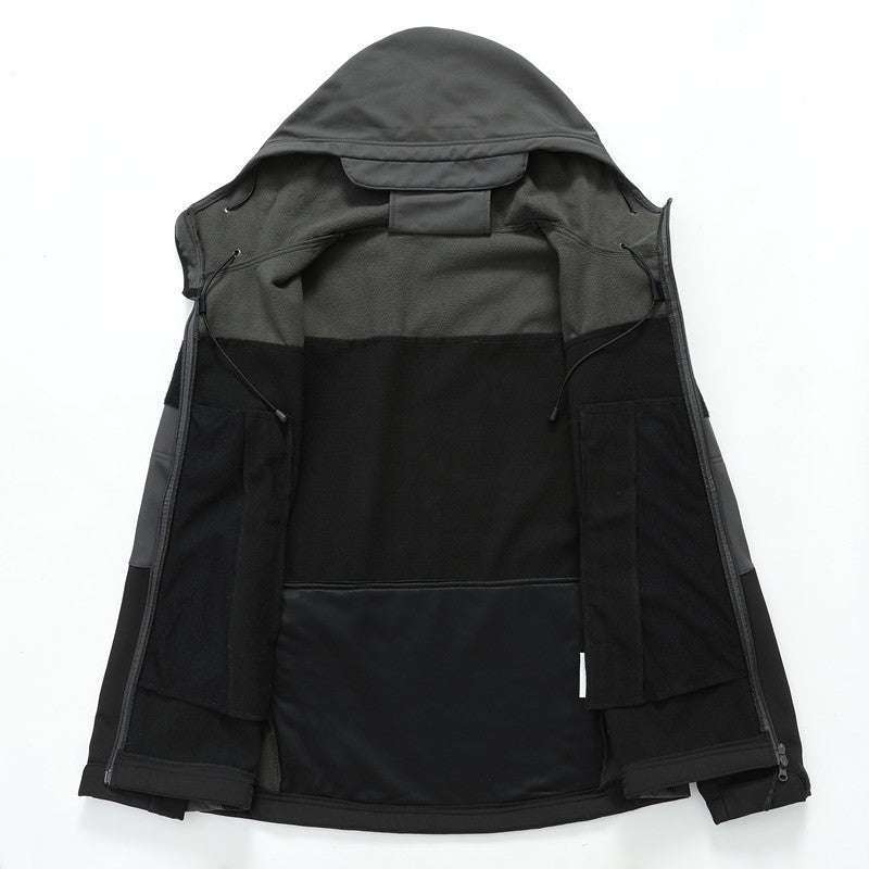 Herren Softshell-Outdoorjacke mit taktischer Ärmeltasche, verstellbarer Kapuze und wasserabweisender Membran Nord Taschen