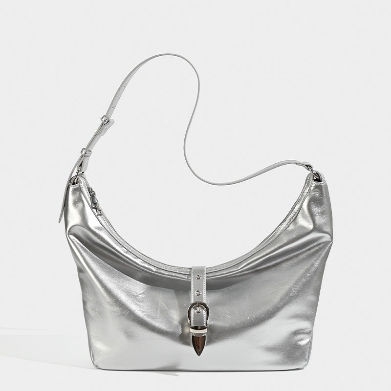 Damen Hobo-Tasche mit metallic glänzender Oberfläche und elegantem Gurtverschluss Nord Taschen
