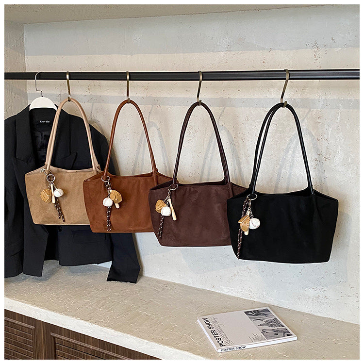 Damen Schultertasche aus weichem Kunstleder mit eleganten Akzenten Nord Taschen