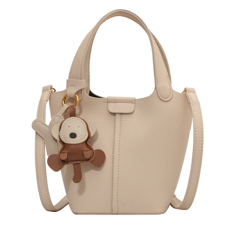 Damen Handtasche mit verspieltem Anhänger | Nord Taschen