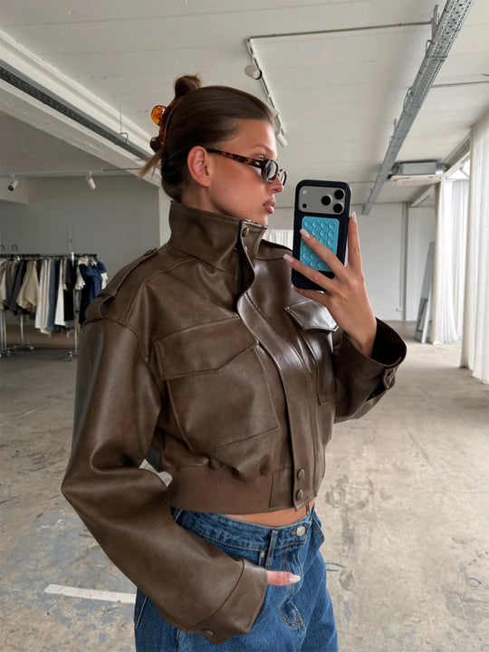 Damen Kurze Utility-Bomberjacke aus veganem Lederimitat mit hohem Stehkragen Nord Taschen