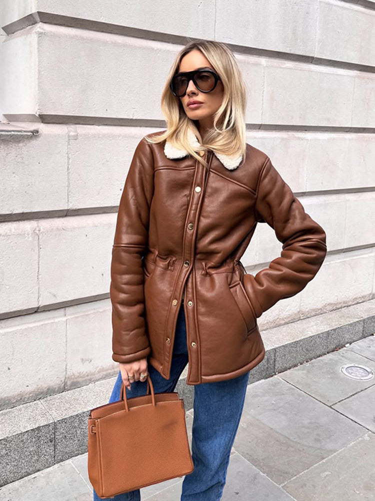 Damen Taillierte Lederimitatjacke mit Kordelzug, Teddykragen und Druckknopfleiste Nord Taschen
