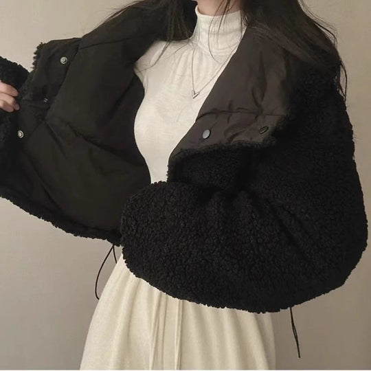 Damen nan kurze gesteppte Pufferjacke mit Teddykragen, krempelbaren Ärmeln und Tunnelzugsaum Nord Taschen