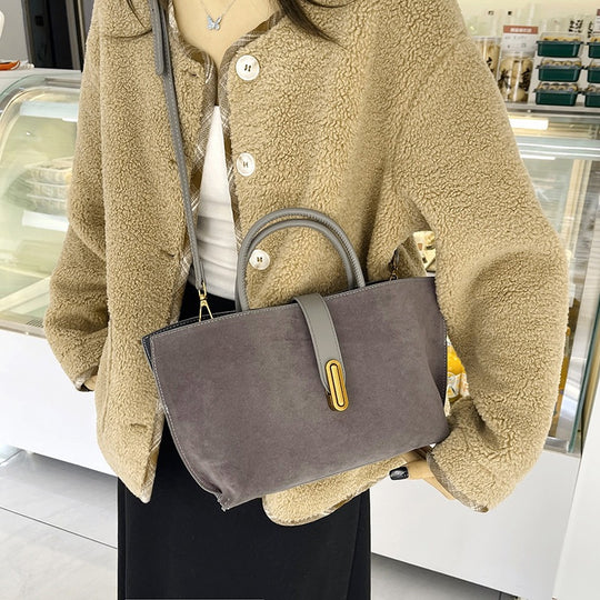 Damen modische Handtasche aus feinem Wildleder mit eleganten Akzenten Nord Taschen