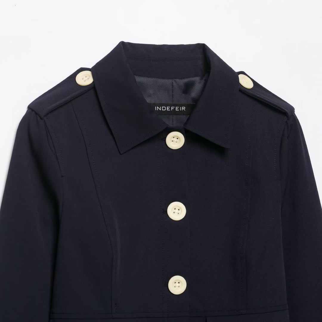 Damen Kurzjacke im Fieldstil mit Epauletten, aufgesetzten Pattentaschen und markanten Zierknöpfen Nord Taschen