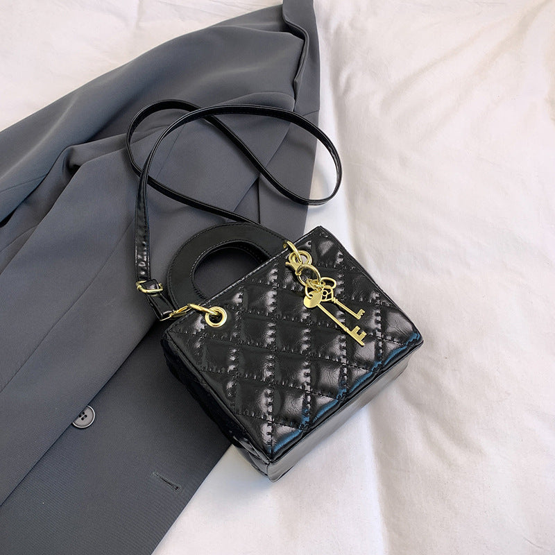 Damen Schultertasche im modernen Steppmuster Nord Taschen