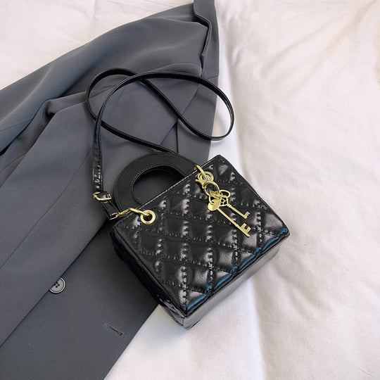 Damen Schultertasche im modernen Steppmuster Nord Taschen