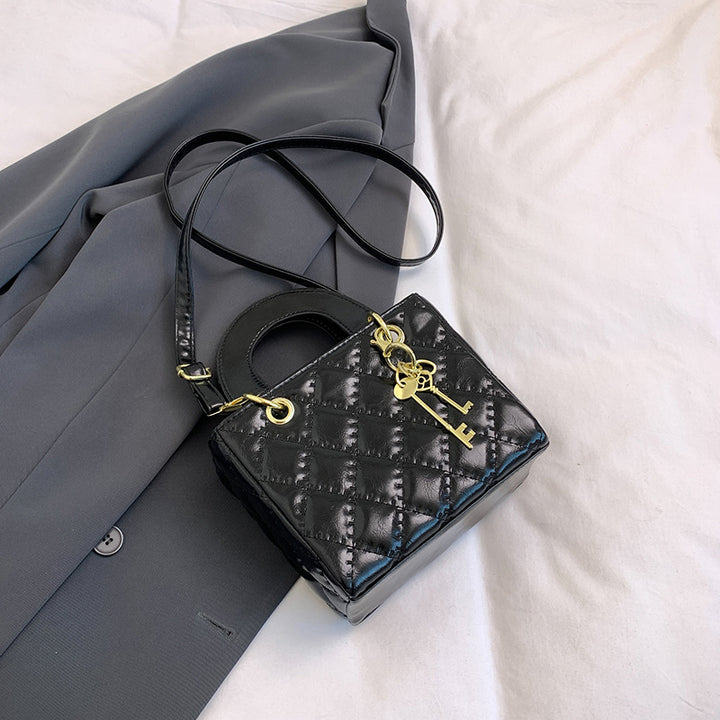 Damen Schultertasche im modernen Steppmuster Nord Taschen