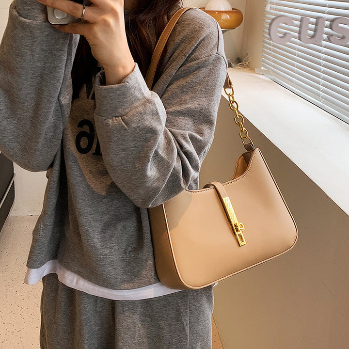 Damen Schultertasche mit elegantem Kettenverschluss und modernem Design Nord Taschen