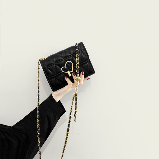 Damen Clutch mit elegantem Herzen-Design und luxuriösem Kettenriemen Nord Taschen