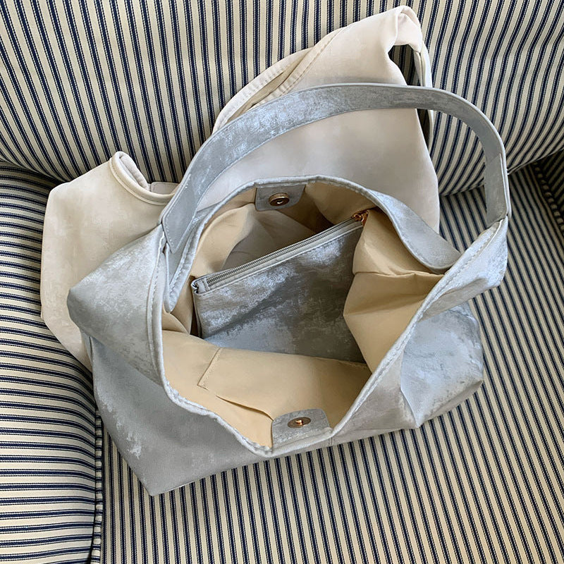 Damen Hobo-Tasche mit abnehmbarem Kosmetiktäschchen und eleganter Struktur Nord Taschen