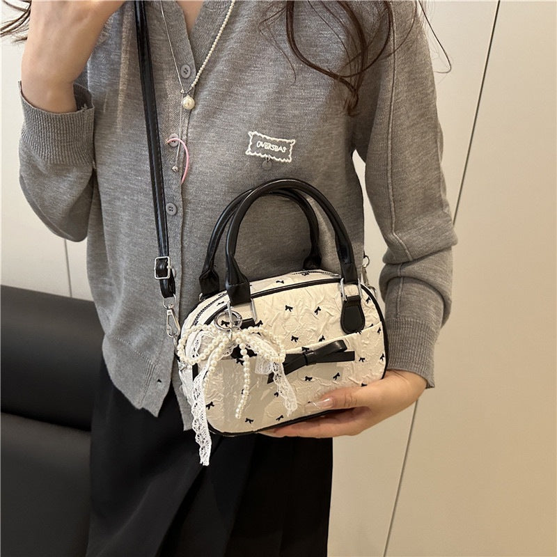 Damen Schultertasche mit eleganter Satin-Optik Nord Taschen