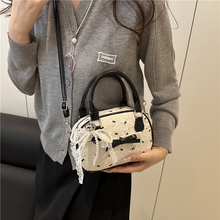 Damen Schultertasche mit eleganter Satin-Optik Nord Taschen