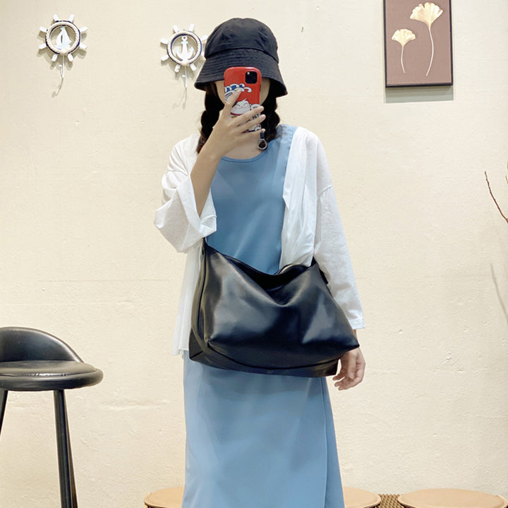 Damen Hobo-Tasche aus geschmeidigem Kunstleder mit modischem Faltendesign Nord Taschen